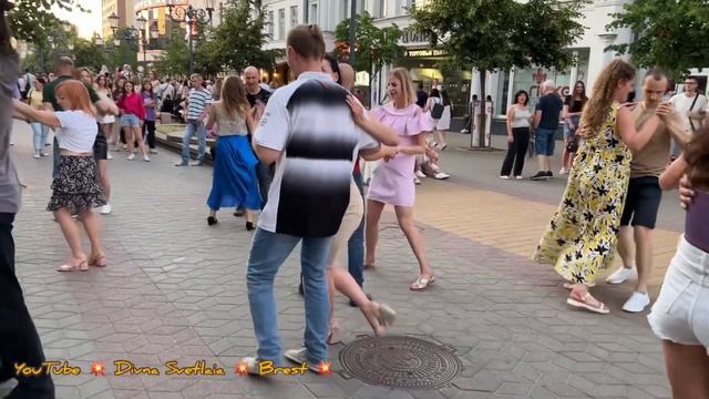 HD. Суббота - такая, её Брестчане ждут с нетерпением! Looking forward to Saturday! Soviet street! смотреть онлайн