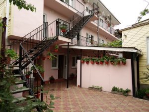 Жилье в Лазаревском для отдыха с детьми. Отдых в Лазаревской недалеко от моря. «Лилия» гостевой дом