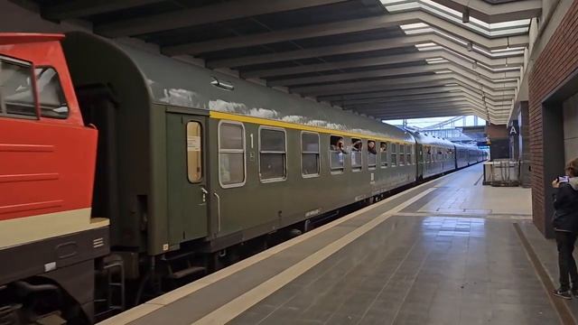 Тепловоз ТЭ109 с туристическим поездом смотреть онлайн