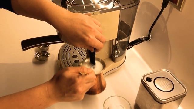 Delonghi Eco311 Icona Vintage Serisi Kahve Makinesi смотреть онлайн