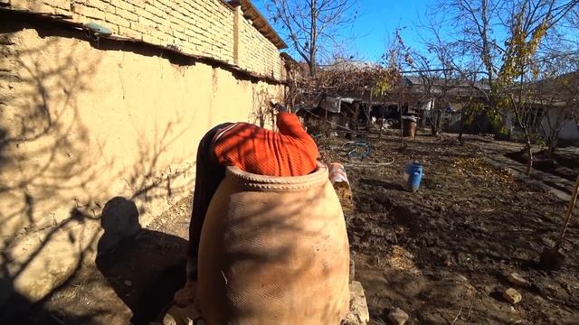 Установка узбекского тандыра.Узбекистан. смотреть онлайн