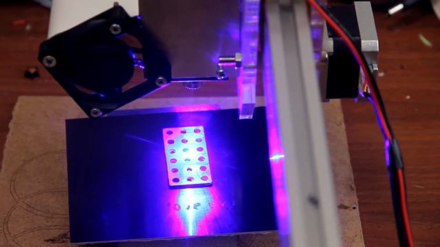 Гравировка на анодированном алюминии