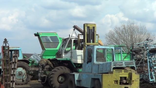 Черный день хозяйства: сломались три Т-150К. Буксировка моего ХТЗ на МТЗ-1221. Ремонт КПП и мотора. смотреть онлайн