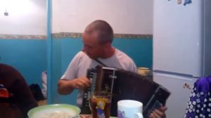 душевная песня под гармонь весёлая