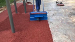 Тележка укладчик покрытий из резиновой крошки