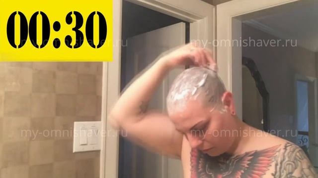 Женщина бреет голову бритвой Омнишейвер (Omnishaver) всего за 30 секунд смотреть онлайн