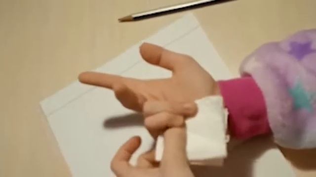 Учим ребенка держать ручку, карандаш правильно смотреть онлайн