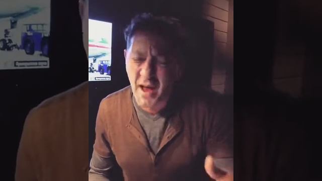 😃 ПЬЯНЫЙ ГРИГОРИЙ ЛЕПС ОТЖИМАЕТСЯ НА СТУЛЬЯХ + РЭПЧИК! смотреть онлайн