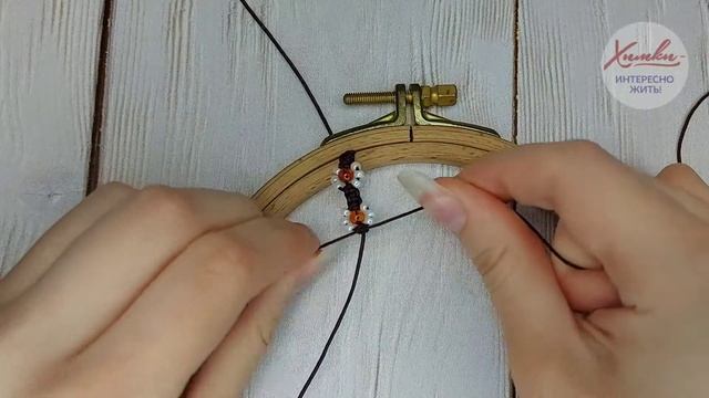 Плетем браслет с ромашками в технике макраме смотреть онлайн