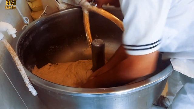 Baking lavash bread | 10,000 loaves of bread are sold daily in this bakery! смотреть онлайн
