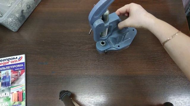 Швейные секреты - установка люверсов с помощью пресса и пробойников