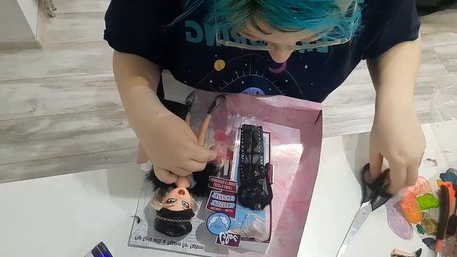 Распаковка куклы bratz collector 2018 Хлоя смотреть онлайн