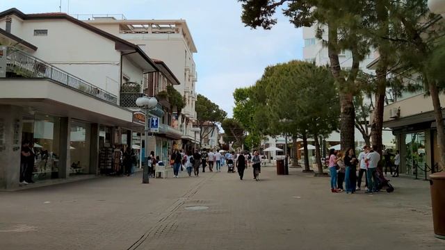 СВободное Риччоне. ИТАЛИЯ. Прогулка по городу. Стритстайл смотреть онлайн