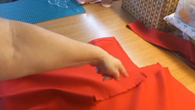 Перешила спортивный костюм,теперь ещё поношу.У Катюши модная стрижка. смотреть онлайн