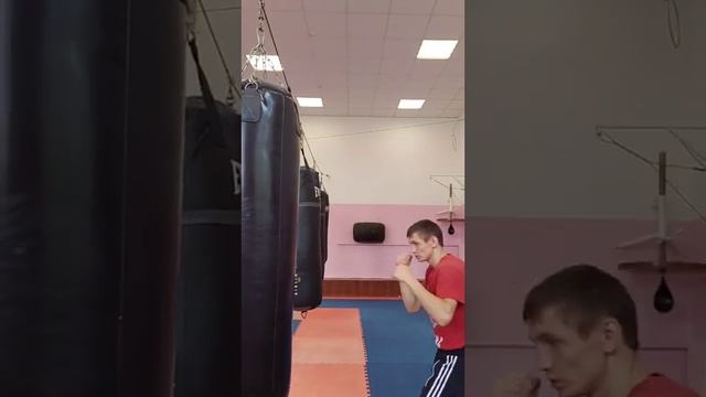 Простая и эффективная комбинация в боксе ДВОЙКА смотреть онлайн