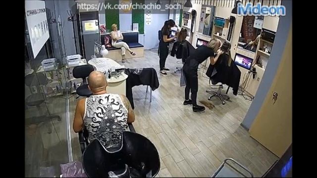 2019-08-27 18:26 Sochi Chio Chio Hair Salon - Long Light Brown Hair Cut To Bob