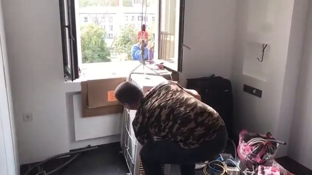 Монтаж внешнего блока кондиционера с альпинистом смотреть онлайн