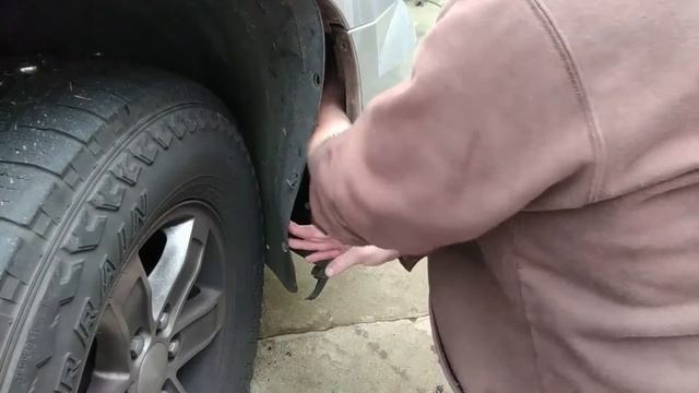 Headlight replacement on a GMC Yukon смотреть онлайн