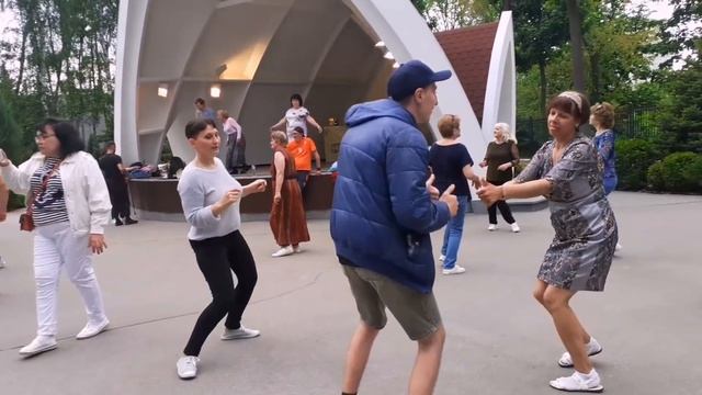 КОСТЁР ЛЮБВИ!??/СУПЕР ПЕСНЯ И ТАНЦЫ В ПАРКЕ ГОРЬКОГО ХАРЬКОВ МАЙ 2021 смотреть онлайн