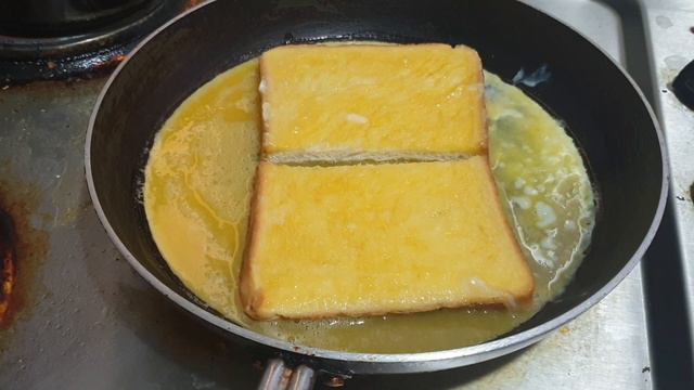 One pan egg toast ( easy to cook ) смотреть онлайн