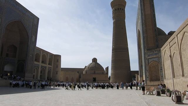 25.04.2023. Узбекистан. Бухара. Площадь Пои-Калян при дневном освещении смотреть онлайн