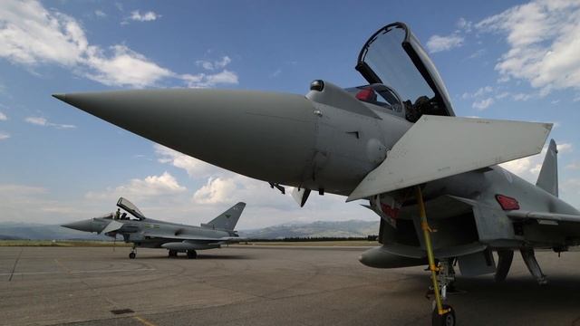 Britanski borbeni avion Eurofighter Typhoon - Aerodrom Podgorica смотреть онлайн