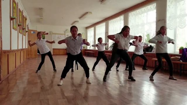 Ансамбль "Журавлик" Ики-Бурульского ЦДО поздравляет с Днём учителя педагогов района смотреть онлайн