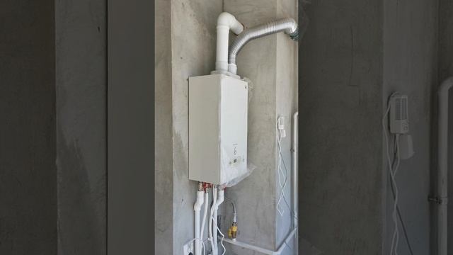 Выполнили монтаж тёплого пола, воды и канализации  в квартире.