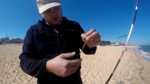 Быстрая и удобная насадка морского червя на крючок