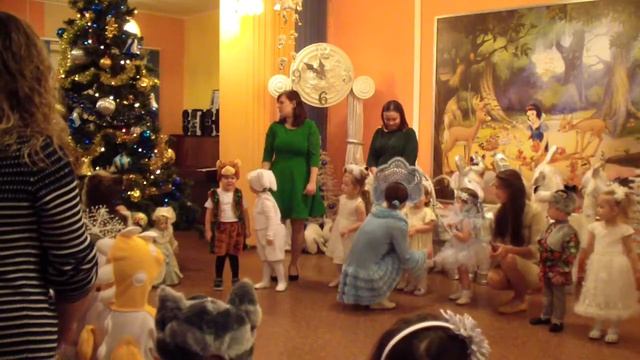 Новогодний утренник в д/с "Белоснежка" 2019-12-25 (1 часть) смотреть онлайн