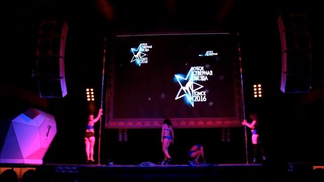 Ученицы устроили шоу на пилонах! смотреть онлайн