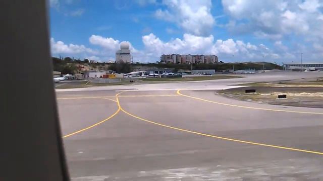 KLM Boeing 747-400 short take off from Saint Maarten смотреть онлайн