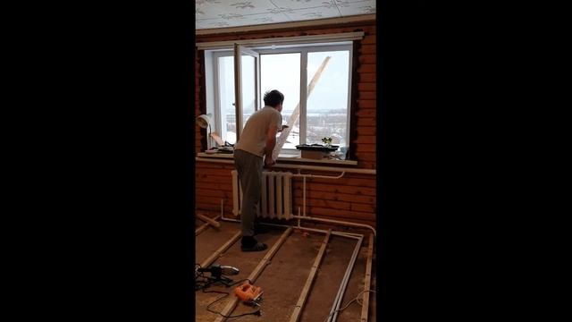 Меняем старые полы на ламинат по этапам для новичков плюс бюджет в конце видео смотреть онлайн