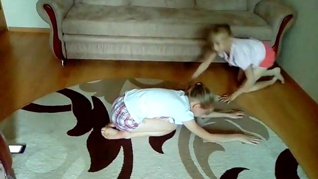 Йога челендж для двоих с Ариной и Полиной смотреть онлайн