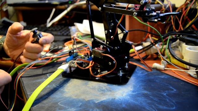 MeARM или робо рука от Roboshop!