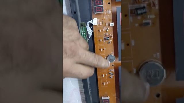 Ремонт электронной часы не показывает день, градус и день недели! Reset electronic clock! смотреть онлайн