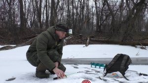 ЗИМНЯЯ РЫБАЛКА В ФЕВРАЛЕ НА РЕКЕ. ЛОВЛЯ НА МОРМЫШКУ.