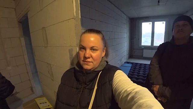 Брат показывает нам квартиру которую купил / купил квартиру и отдал в залог за дом смотреть онлайн