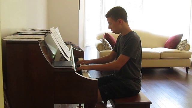 Joel plays Minuet in G Minor by Stölzel смотреть онлайн