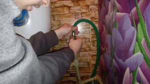 Замена шланга гибкой подводки для бачка унитаза.