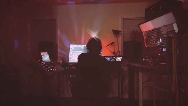Atmospheric Dub Techno- Live Hardware Performance. Waldorf Iridium, MPC X, Roland RE-501 Tape Echo