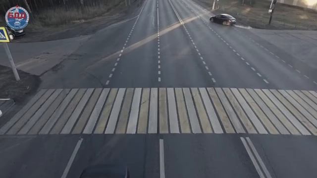 Водители! Снижайте скорость перед пешеходными переходами! смотреть онлайн