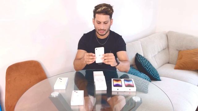 iPhone se 2022 Detail Comparison with 13 Mini With Different Colours смотреть онлайн