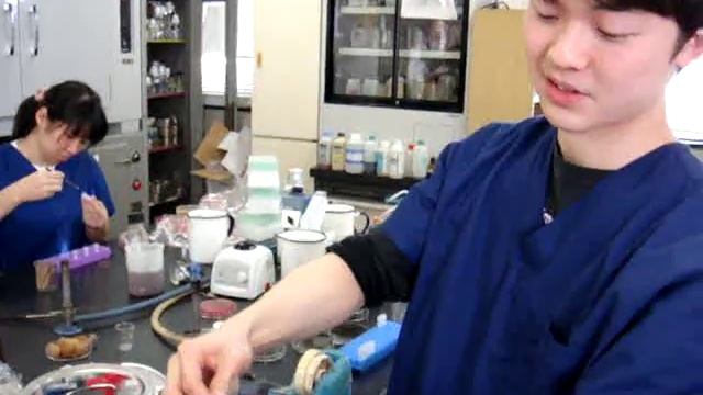 growing microbes in the jar... смотреть онлайн