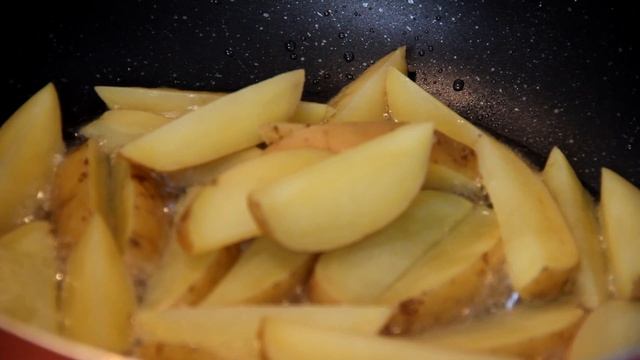 Картофель по-деревенски со сметанным соусом!!! (пальчики оближешь) смотреть онлайн