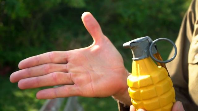 WWII Yellow MKII Hand Grenades смотреть онлайн