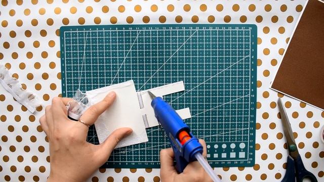 Простая открытка в виде школьной формы на 1 сентября - Скрапбукинг смотреть онлайн