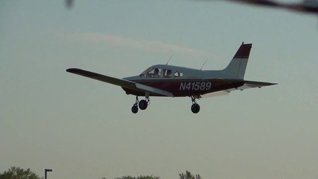 Piper PA-28-151 Landing 16 | N41589 | South St. Paul Fleming Field смотреть онлайн