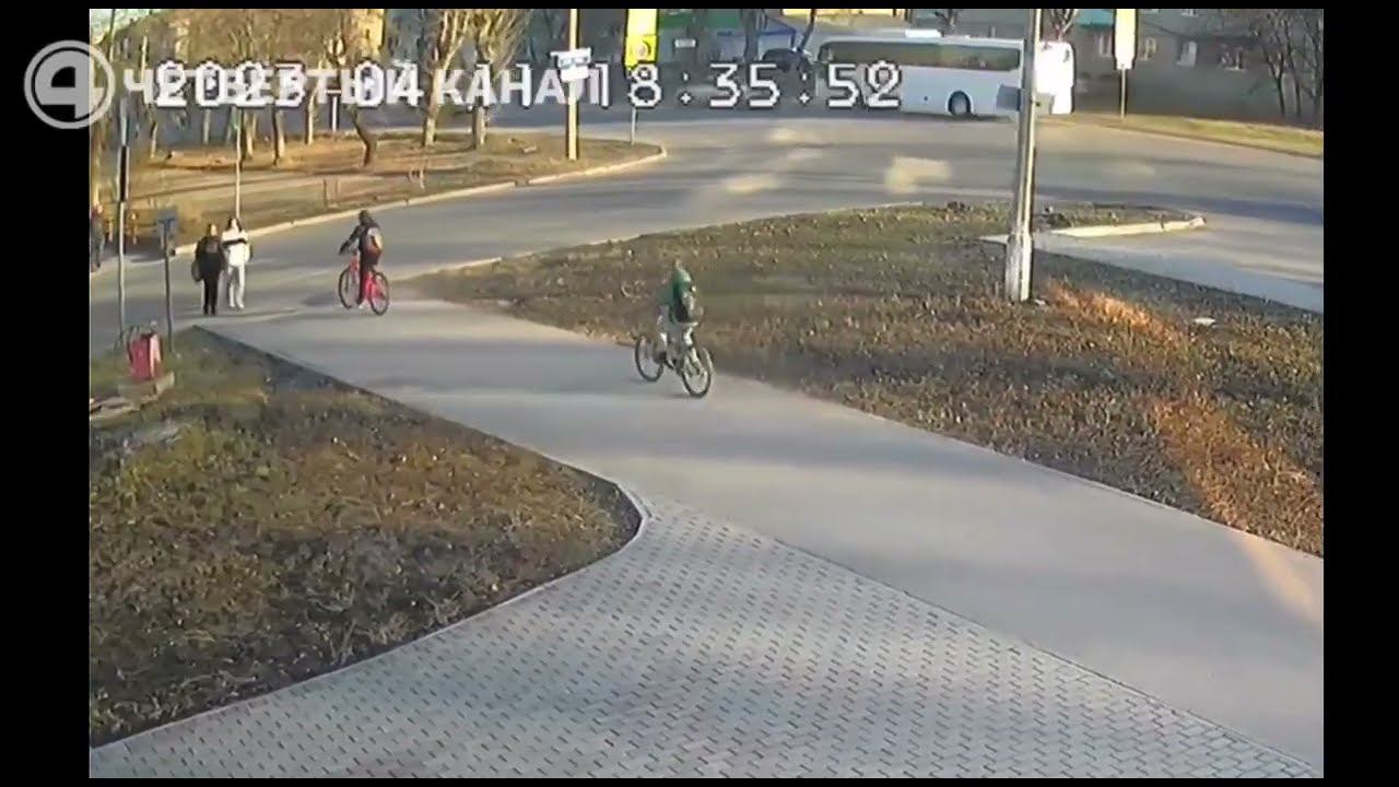 Мальчика на велосипеде сбила машина на пешеходном переходе. Почему все чаще дети попадают в ДТП?