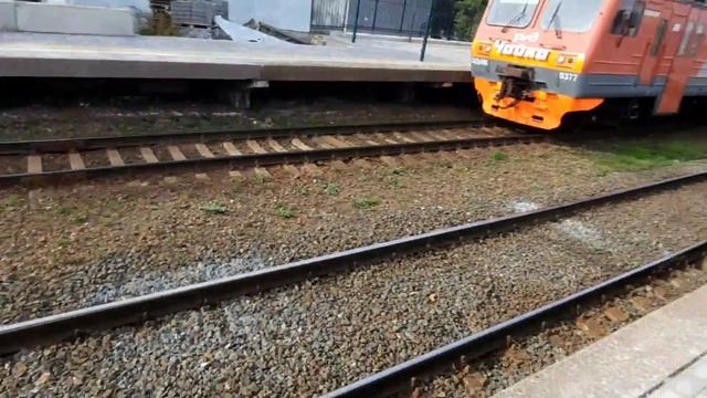 Поезда и электрички на старейшем жд вокзале России / витебский вокзал смотреть онлайн